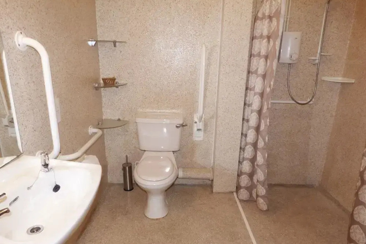 Room 6 of 12
