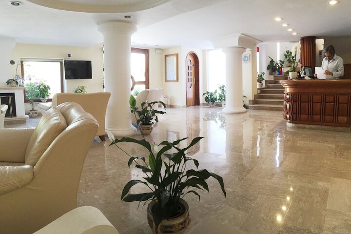 Concierge desk