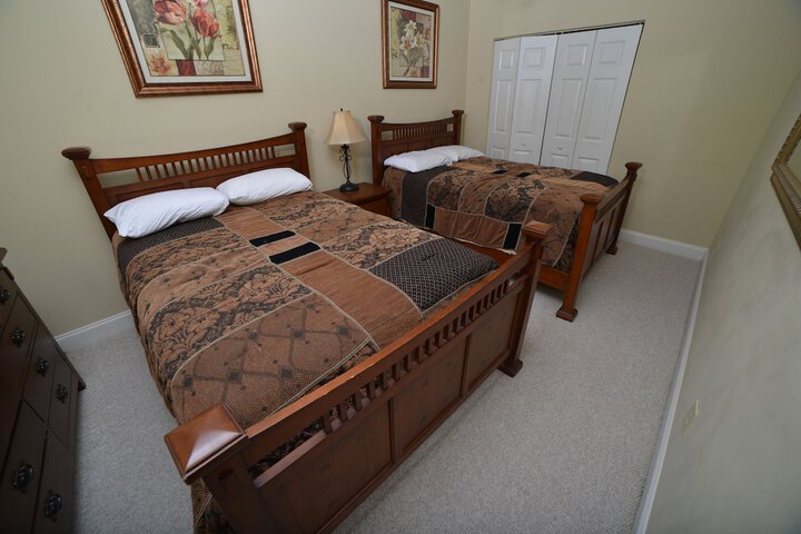 Room 10 of 102