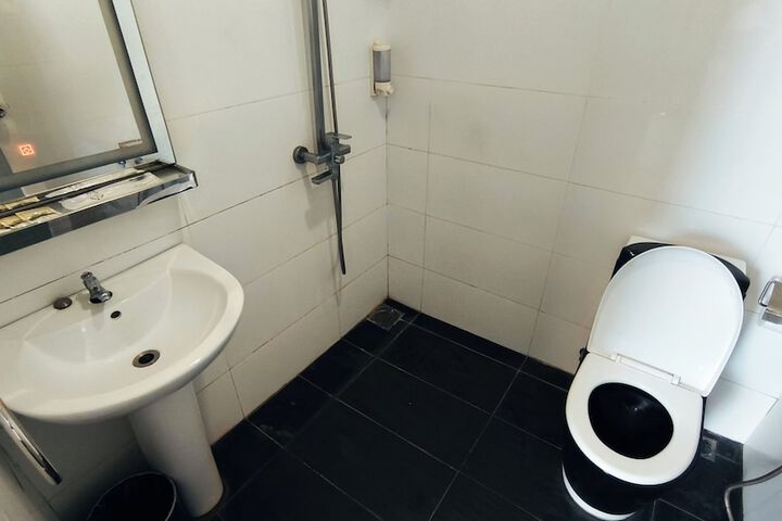 Room 54 of 76
