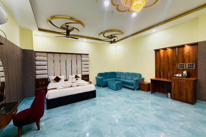 Room 9 of 53
