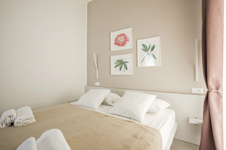 Room 5 of 6
