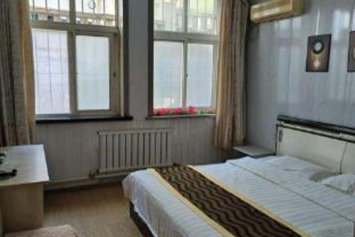 Room 11 of 11