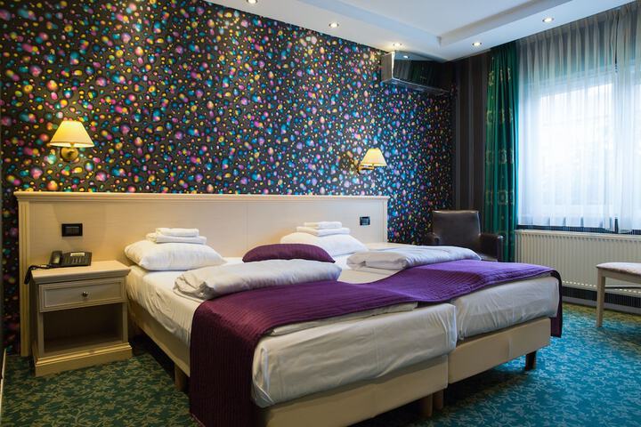 Room 13 of 40