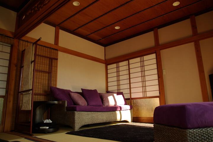 Room 7 of 16