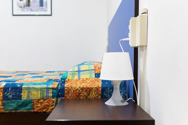 Room 12 of 80