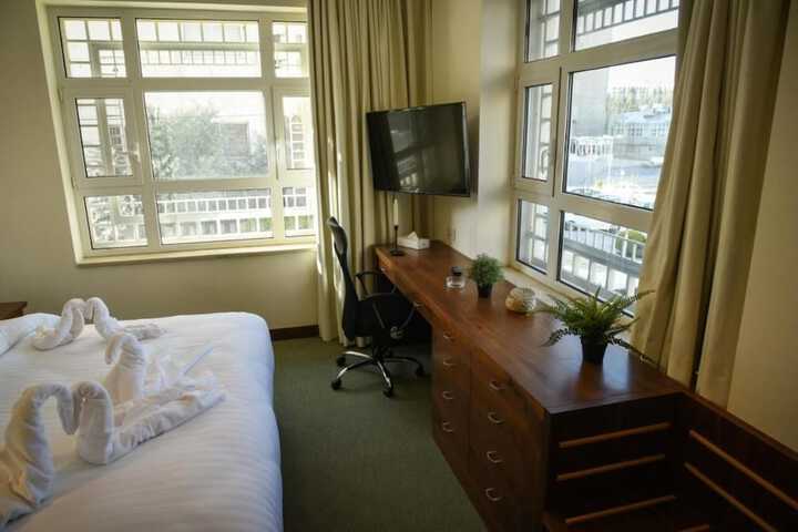 Room 27 of 64
