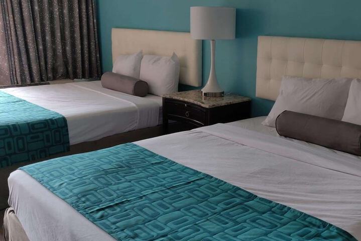 1 Queen Bed (9 of 13)