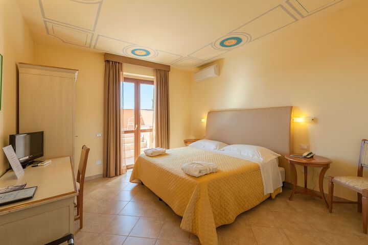 Room 3 of 41