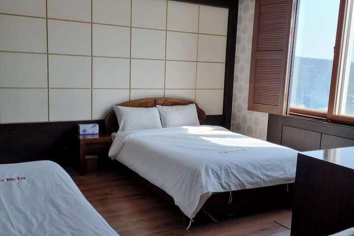 Room 4 of 13