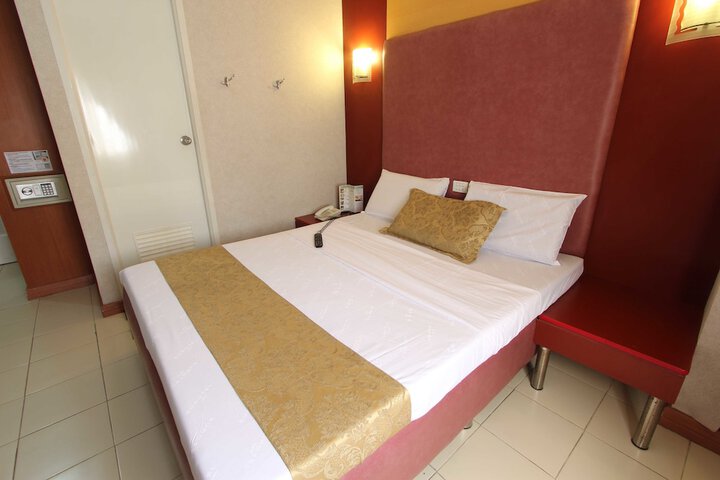 Room 25 of 104