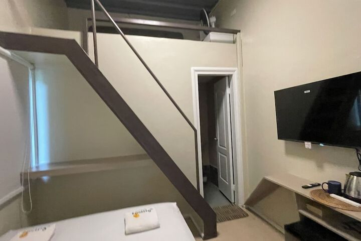 Room 25 of 104
