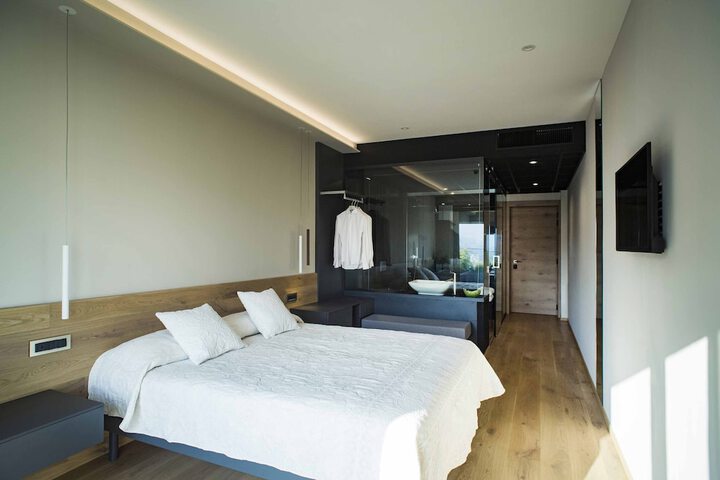 Room 6 of 48
