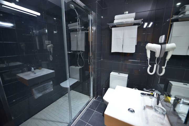 Room 15 of 19