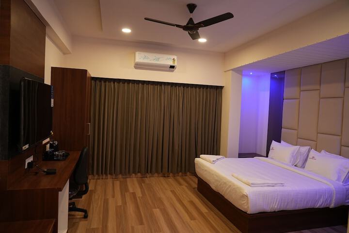 Room 2 of 67