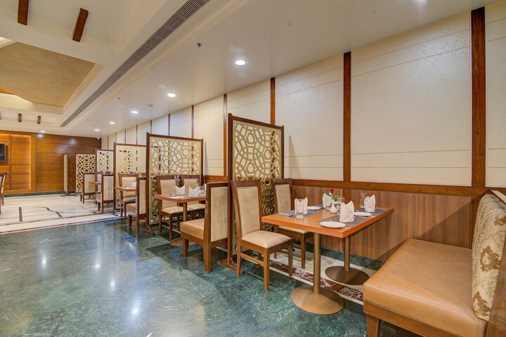 Dining 70 of 99
