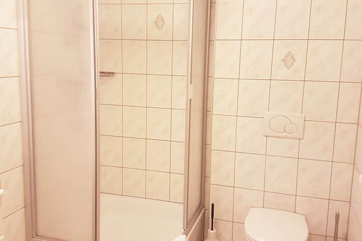 Room 93 of 133