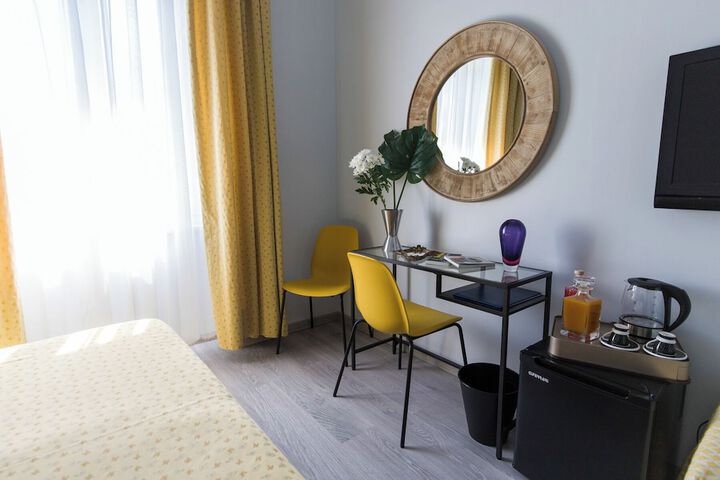 Room 12 of 27