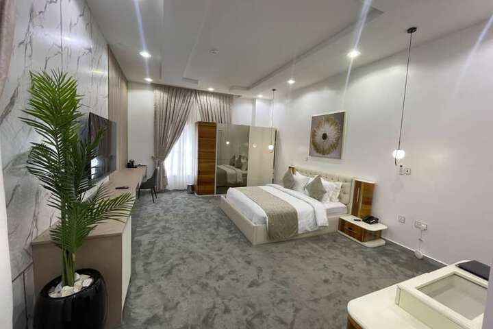 Room 17 of 44
