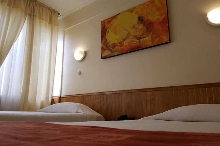 Room 10 of 20