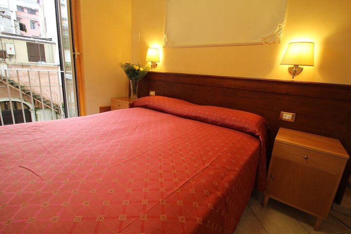 Room 8 of 37