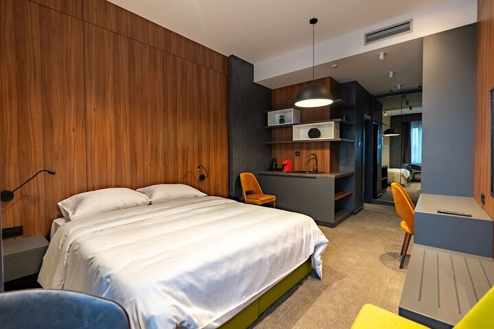 Room 30 of 46