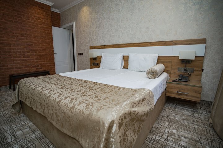 Room 4 of 38