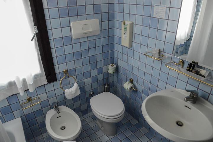 Room 11 of 26