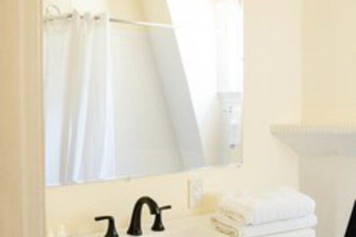 Room 28 of 130