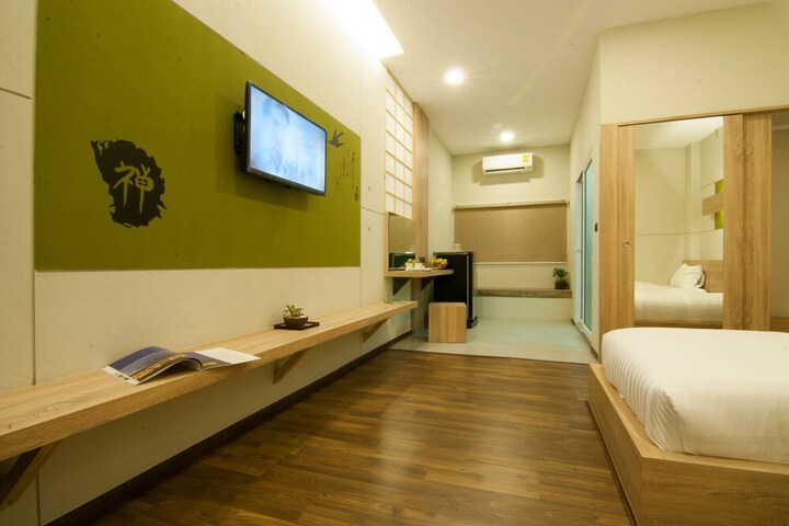 Room 18 of 33
