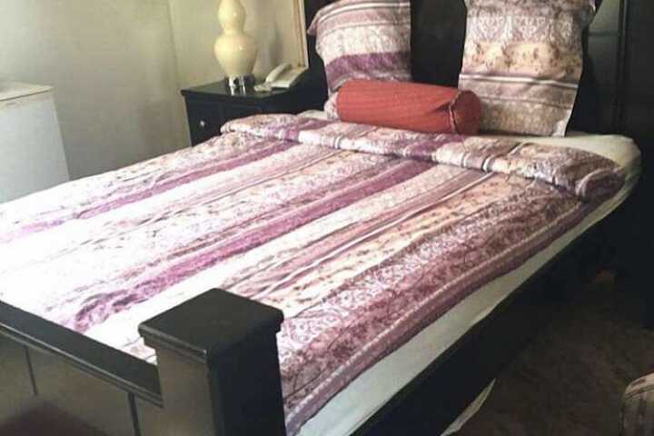 Room 6 of 18