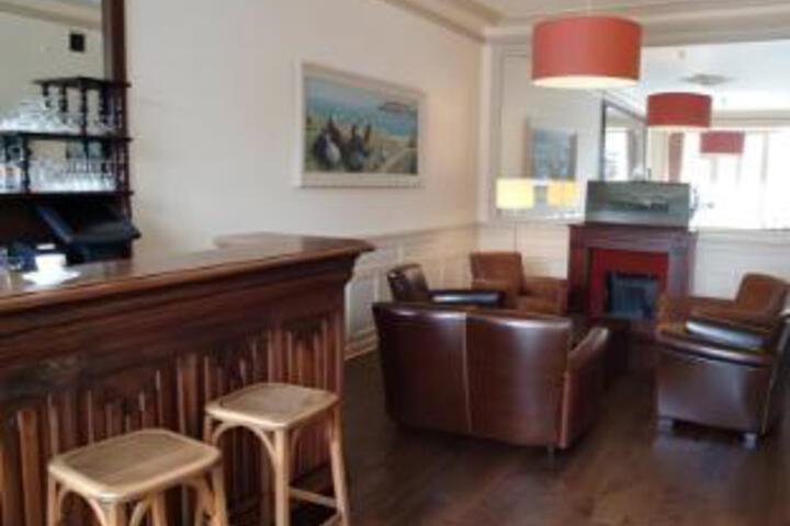 Lounge 9 of 23