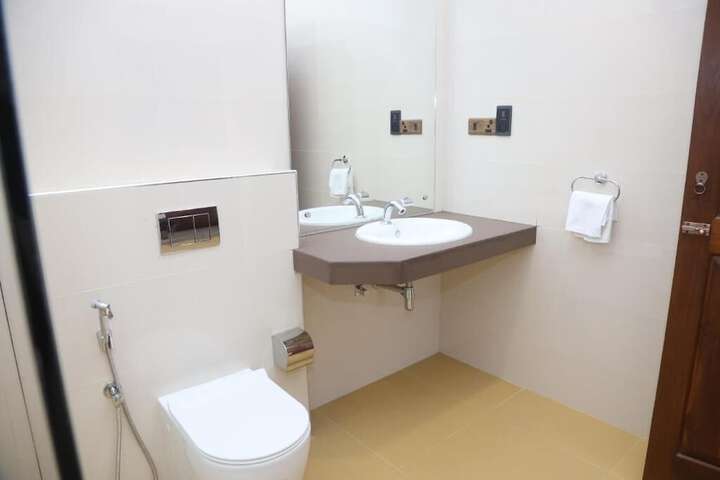 Room 6 of 12