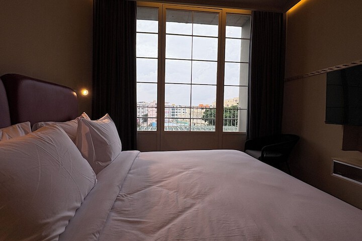 Room 14 of 24
