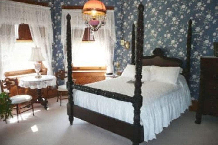 Room 10 of 51