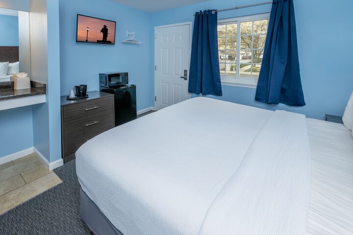 Standard King Bed Exterior Entrance (19 of 29)