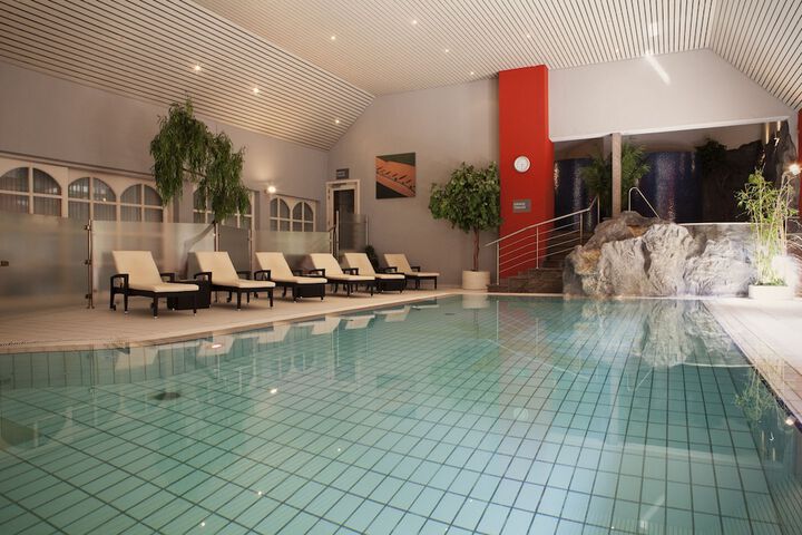 Pool 15 of 51