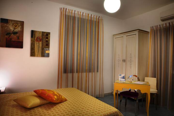 Room 7 of 33