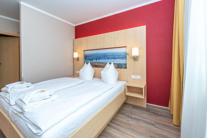 Room 4 of 30