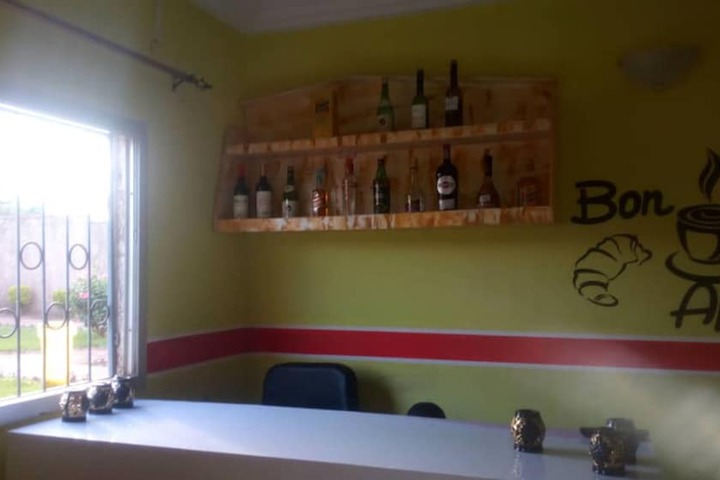 Lounge 5 of 5