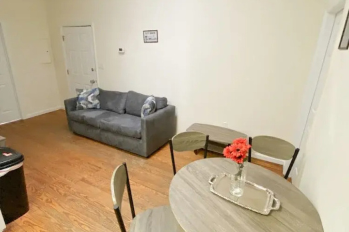 Room 9 of 16