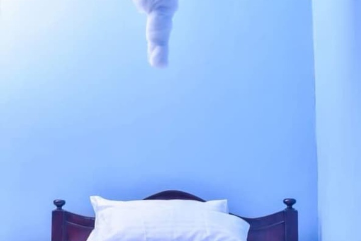 Room 4 of 9