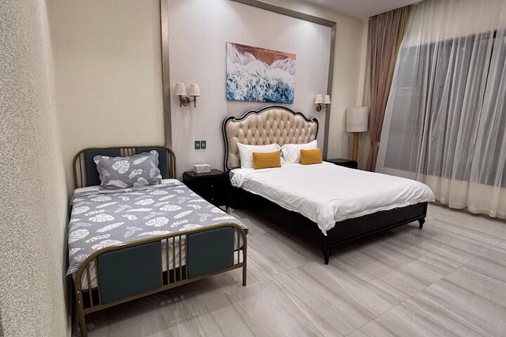 Room 26 of 73