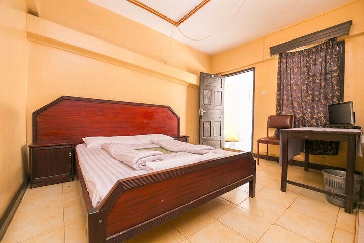 Room 8 of 11