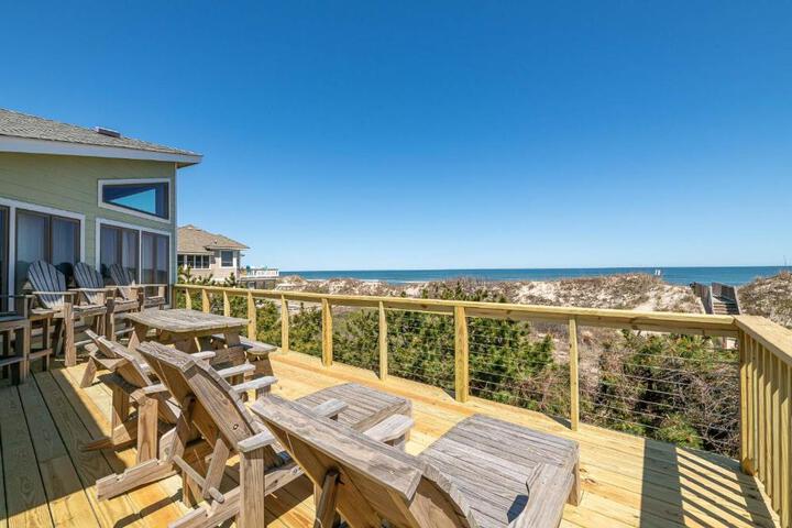 Dolphin Destination - Corolla Ocean Sands, Oceanfront, Panoramic Ocean View, Hot Tub, Pets OK in Corolla, NC