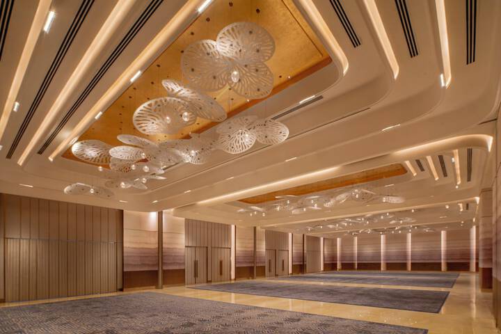 Ballroom/Hall 112 of 136