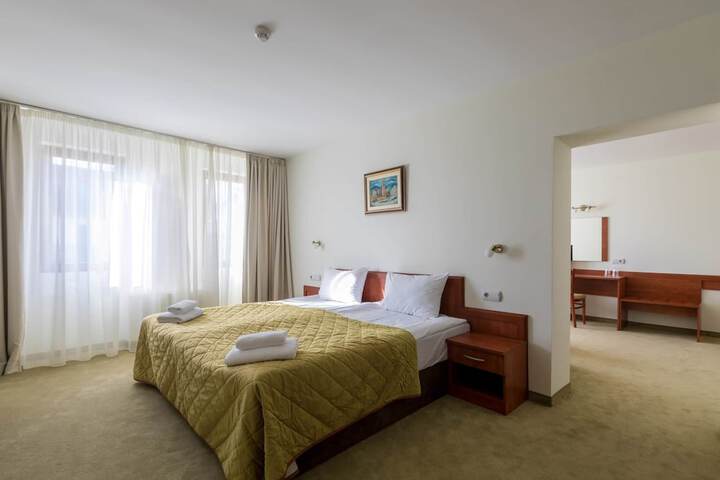 Room 7 of 27