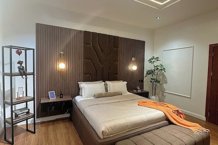 Room 9 of 28