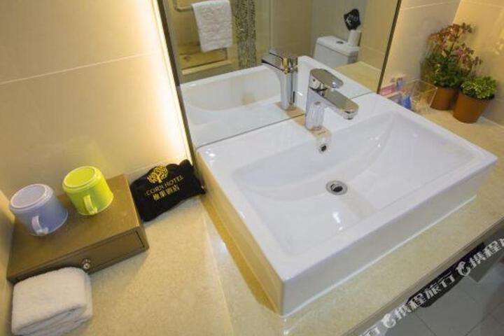 Acorn Hotel