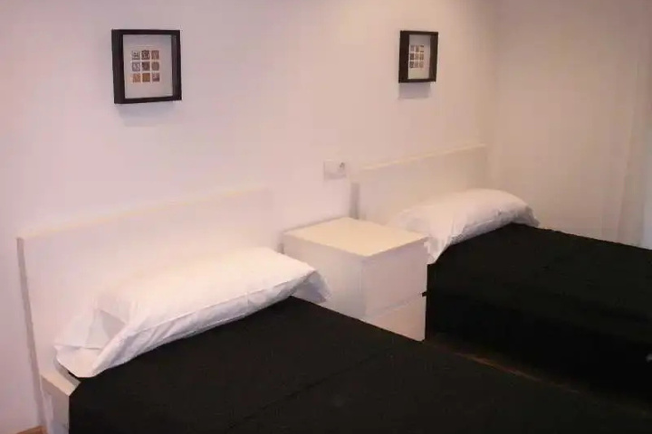 Room 3 of 10